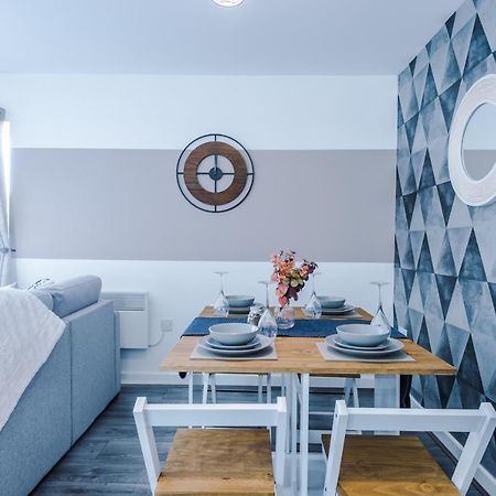 Greenstay Serviced Apartments: Versatile 2-Bed for Short & Long Stays Formby Exterior photo