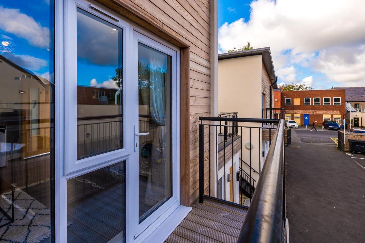 Greenstay Serviced Apartments: Versatile 2-Bed for Short & Long Stays Formby Exterior photo