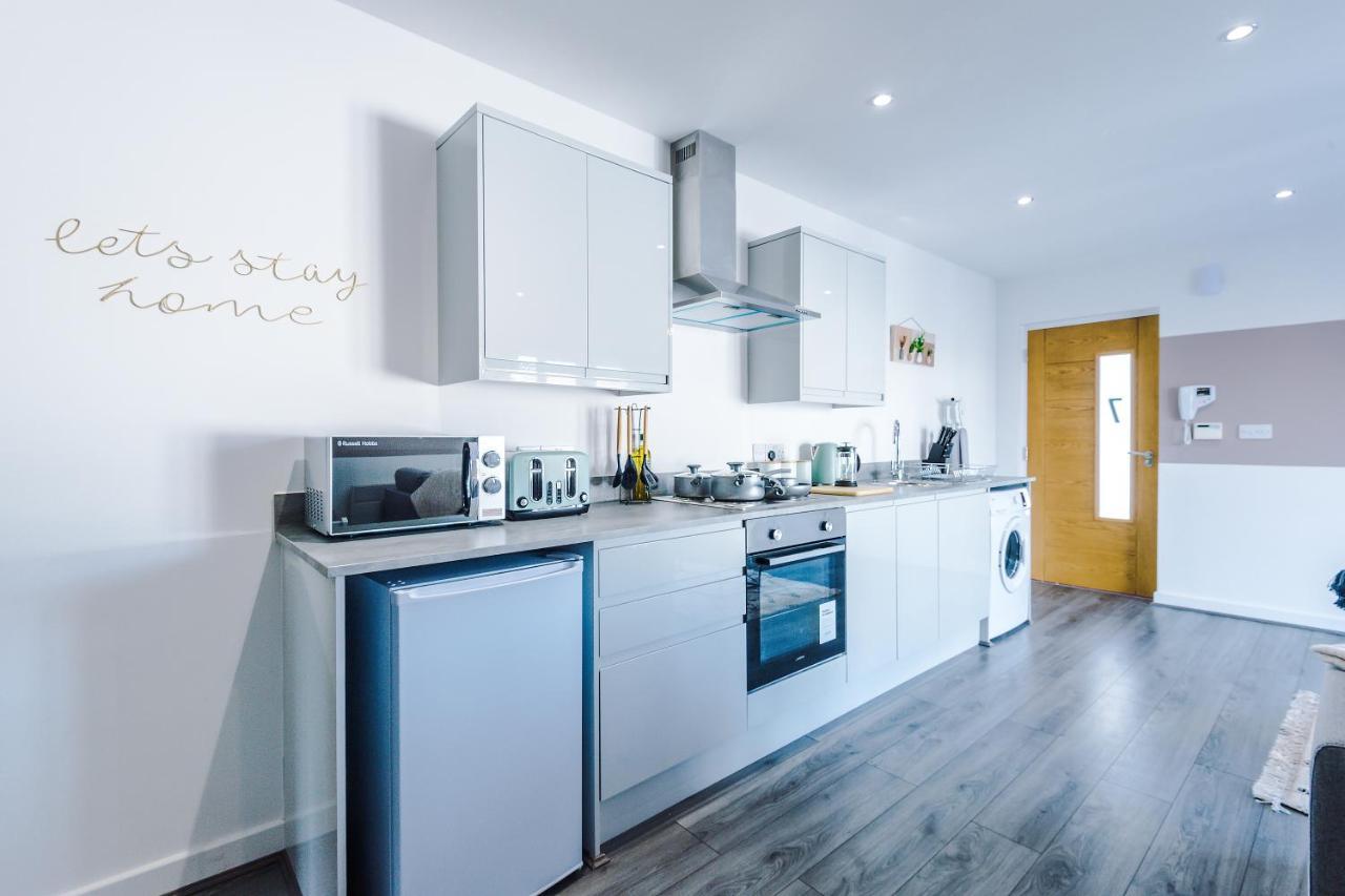 Greenstay Serviced Apartments: Versatile 2-Bed for Short & Long Stays Formby Exterior photo